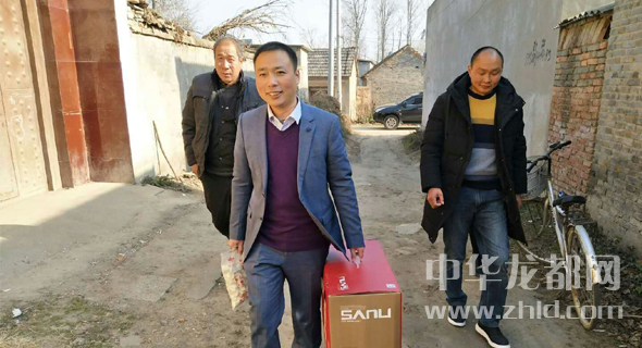 駐村第一書記用稿費買餃子送貧困戶過冬至