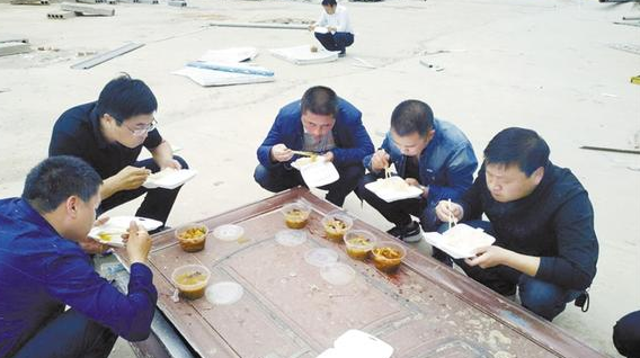 為了“創(chuàng)衛(wèi)”，他們蠻拼的