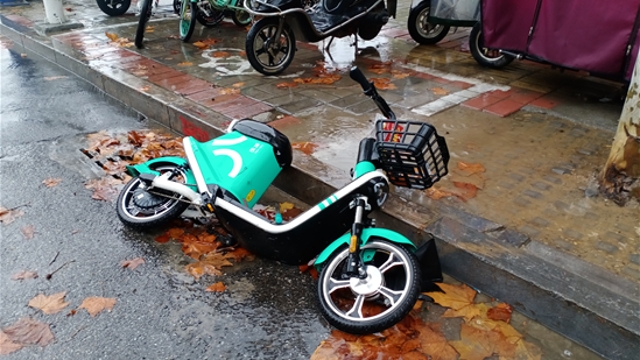 請(qǐng)把車子放好吧！